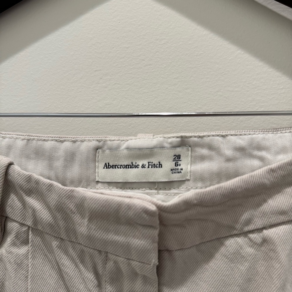 NWT Abercrombie & Fitch Pleated Cotton High Rise Wide Leg Trouser Tan
Size 28/6R - Picture 5 of 8